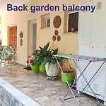 Garden House 公寓 *