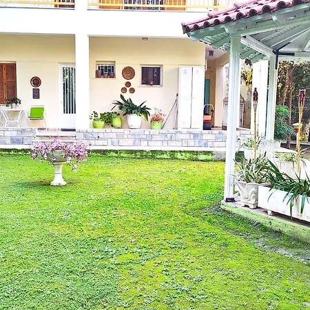 Garden House Apartment *