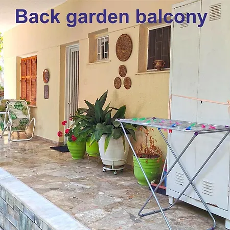 Garden House Apartment *